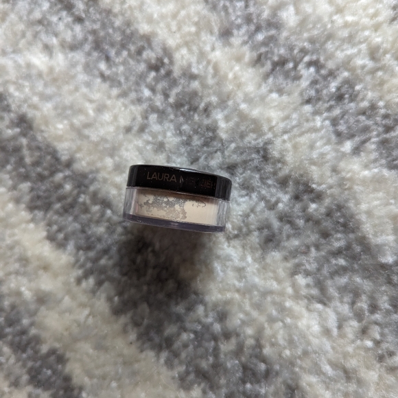 Translucent Setting Powder - Picture 2 of 9